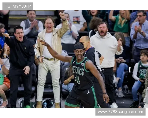 绿军官方晒西蒙斯重返开拓者主场训练照梦回篮球起点见证复苏征程